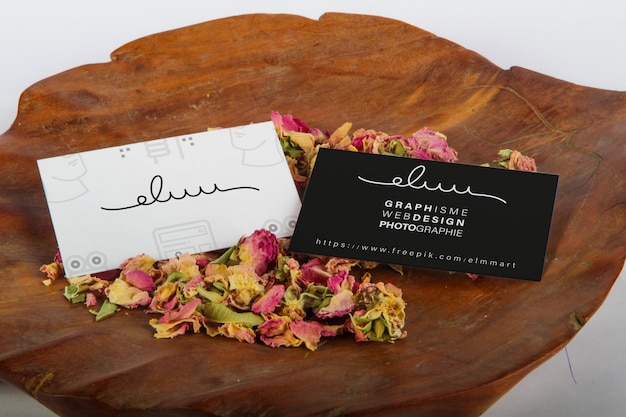 PSD flowers & wood business card mockup