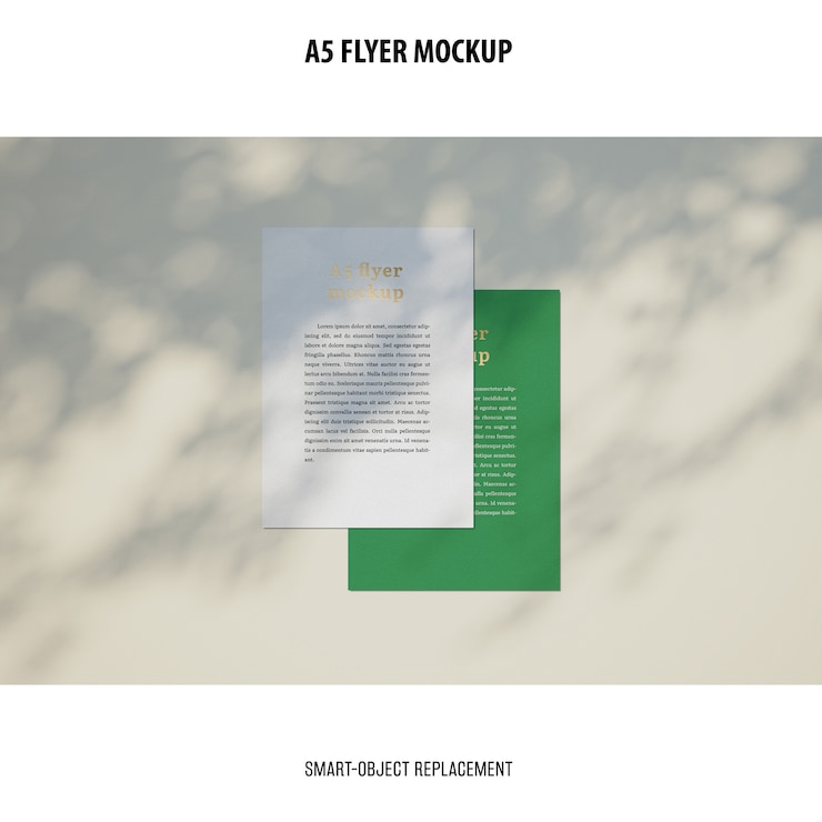 PSD flyer mockup op een desktop