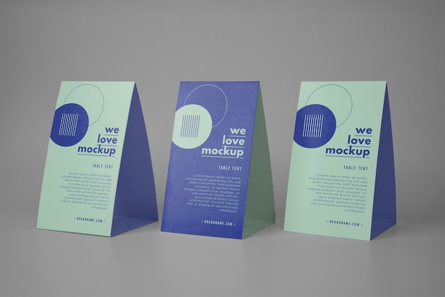 PSD flyer mockup voor papieren tafeltent