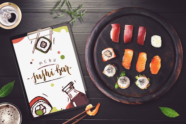 PSD mockup di cibo con design sushi