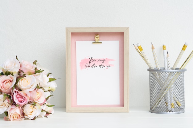 Frame en roze rozen mockup