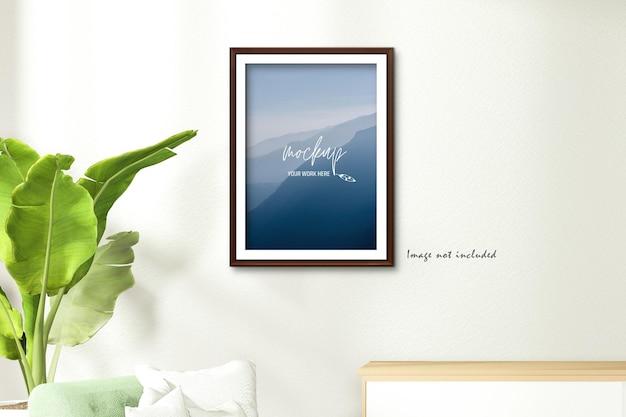 Poster con cornice sul mockup pulito della parete