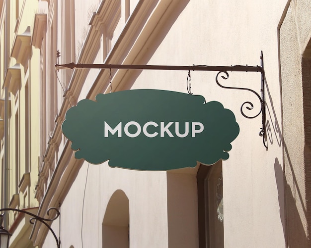 Mockup psd gratuito un cartello verde per mockup appeso all'esterno di un edificio