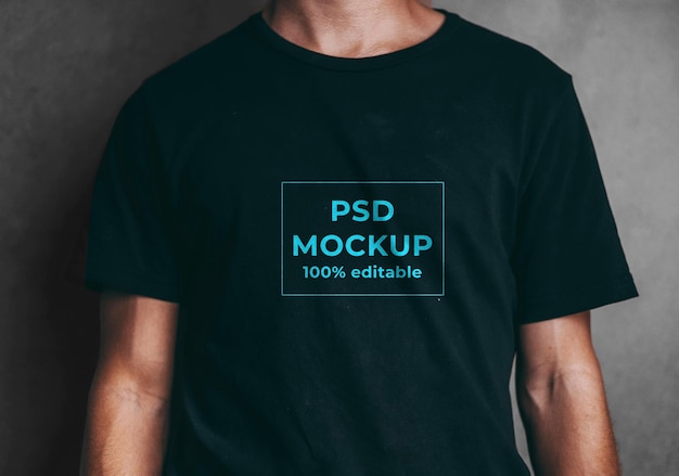 PSD front view man met zwart t-shirt mockup psd