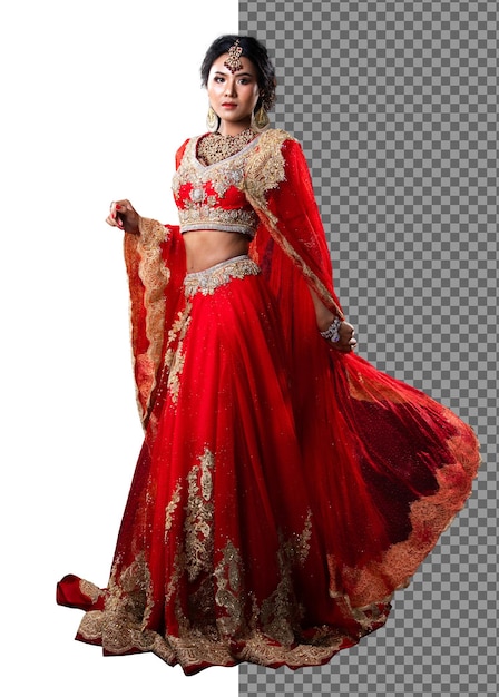 PSD la donna indiana della sposa integrale degli anni '20 indossa il costume tradizionale del vestito da sposa dell'india dell'oro rosso, isolato. bel sorriso asiatico felice in velo rosa rosso e guarda la telecamera, sfondo bianco da studio