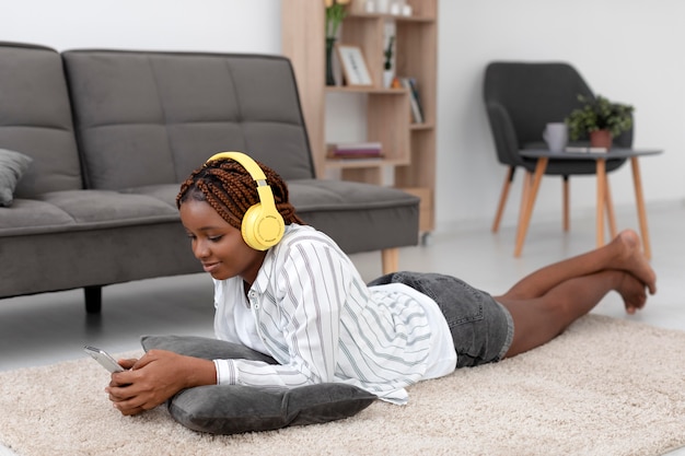 Full shot woman with yellow headphones