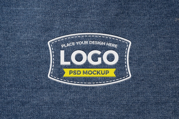 Geborduurd shirtontwerp mockup