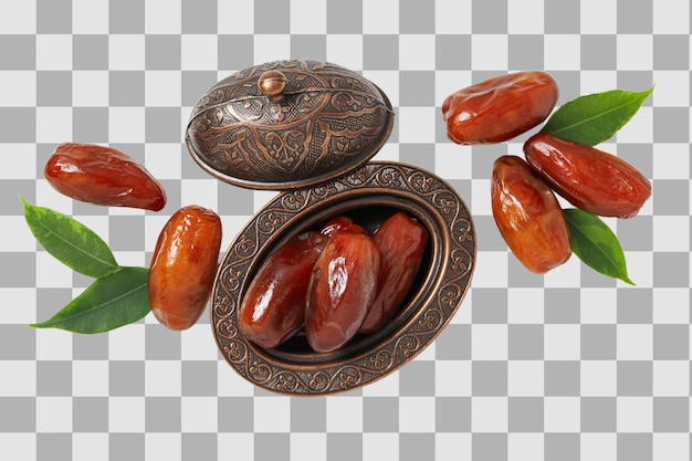 Gedroogde dadels in een bronzen oosterse schaal met een deksel van bovenaf geïsoleerd op witte achtergrond PNG