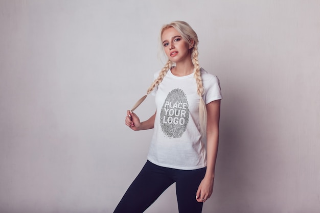 PSD ragazza t-shirt mock-up