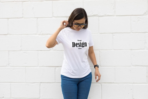 T-shirt femminile mockup