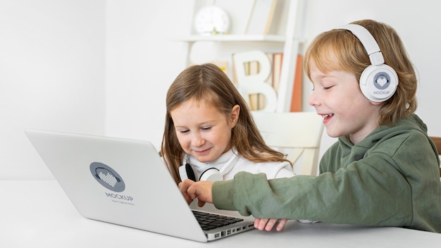 PSD girls at home using laptop