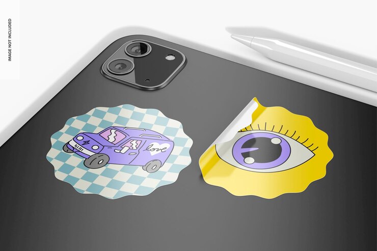 PSD glanzende papieren stickers op tabletmodel, rechteraanzicht