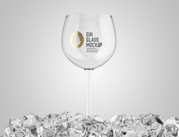 PSD glas gin met ijsblokjes mockup