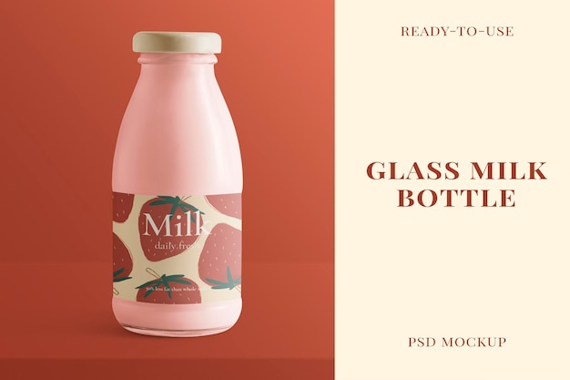 PSD psd макет стеклянной бутылки для молока с этикеткой
