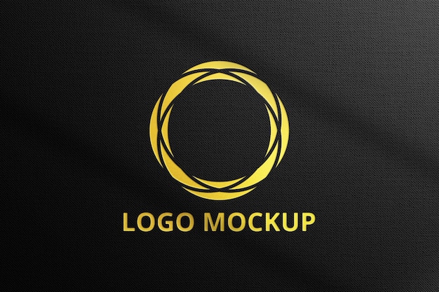 Mockup logo in lamina d'oro su tessuto nero