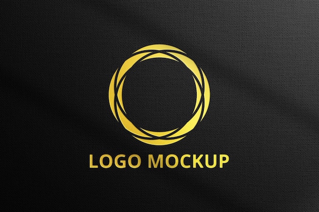 Макет логотипа золотой фольги на черной ткани