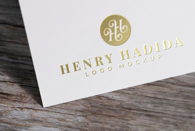 PSD mockup logo lamina d'oro