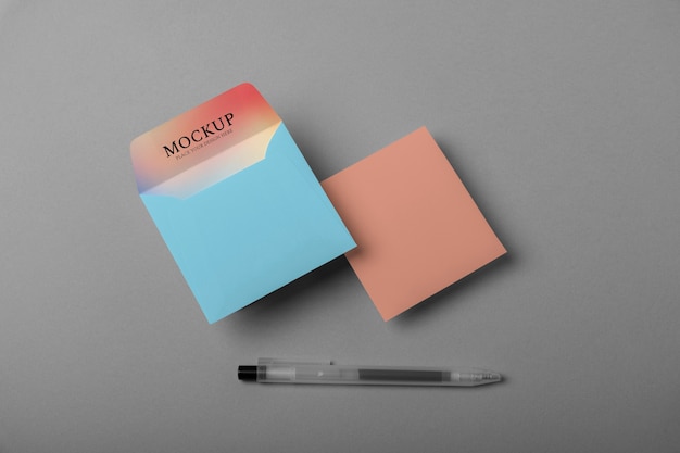 PSD Дизайн макета бумажного конверта с градиентом