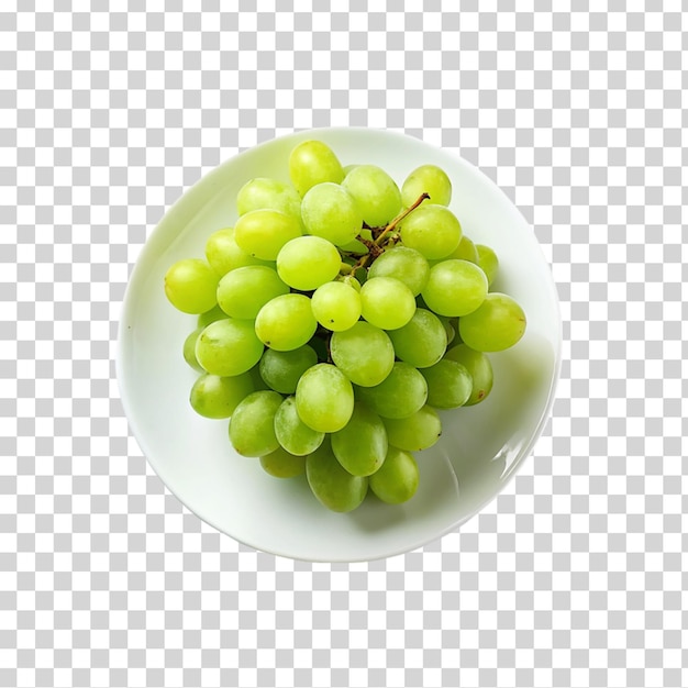 透明な背景の白いプレートに緑のブドウ