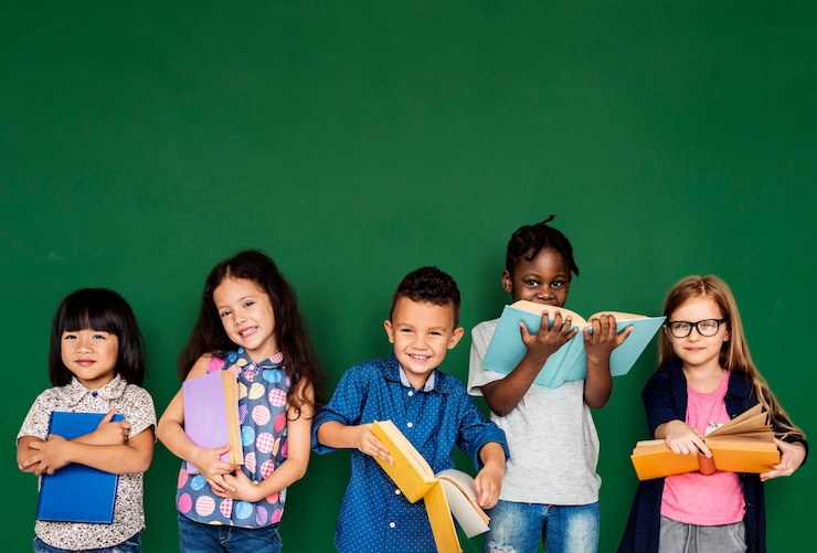 PSD groep schoolkinderen die voor onderwijs lezen