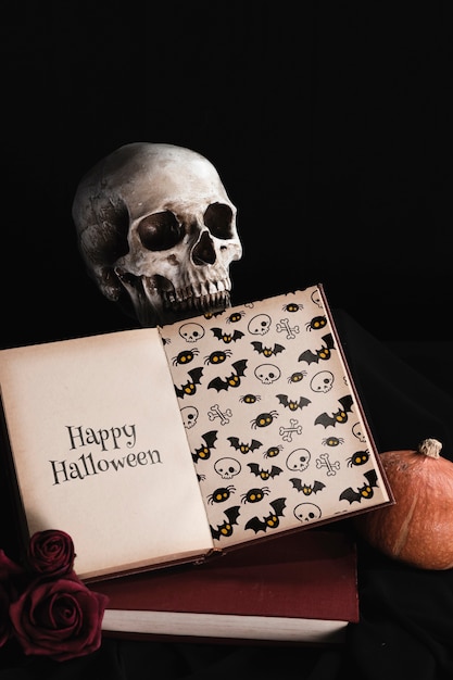 PSD concetto di halloween del libro mock-up con teschio