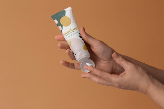 PSD crema per le mani con design mock-up della confezione