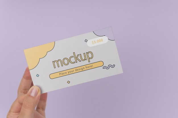 Mockup di carta regalo con mano