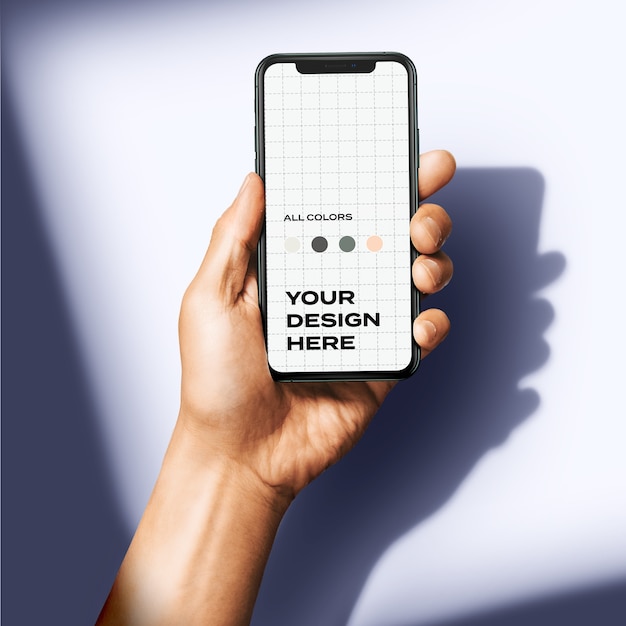 新しいスマートフォンのモックアップを持っている手