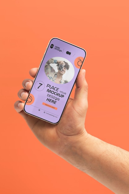PSD mano che tiene smartphone mockup