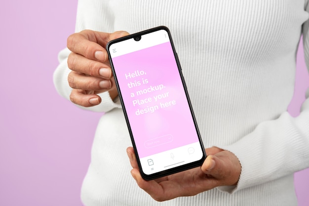 PSD mockup di smartphone in mano