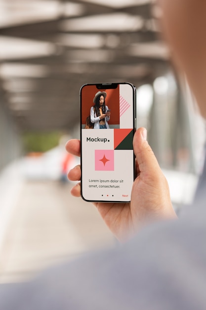 PSD mockup di smartphone in mano