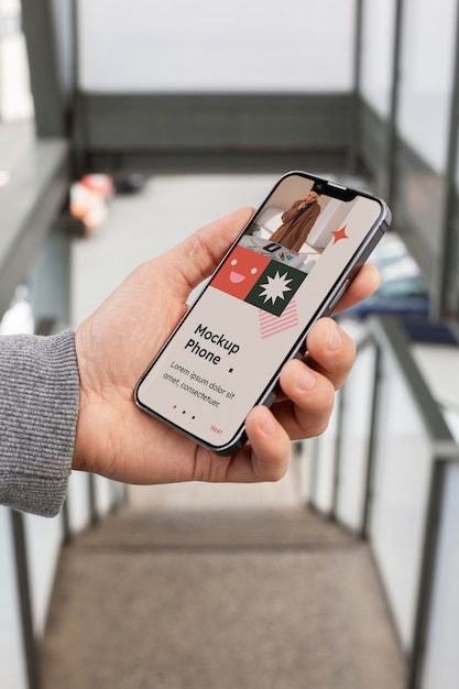 PSD mockup di smartphone in mano