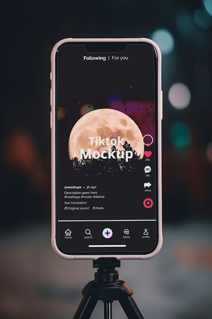 Mockup di smartphone in mano