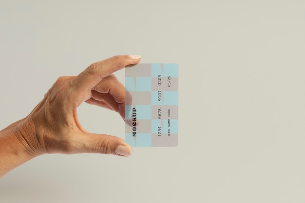 PSD hand met creditcard in de studio