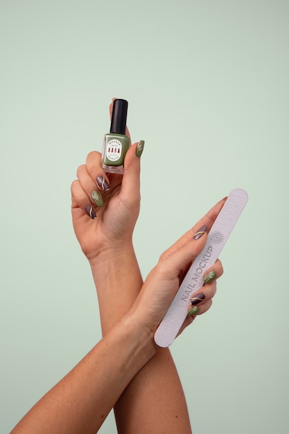 Hand met nagels mockup