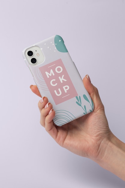 PSD hand met smartphone met mock-up telefoonhoesje