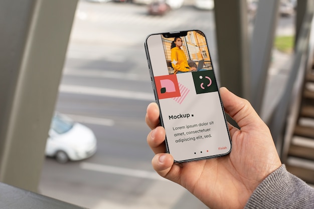 PSD handhoudende smartphone mockup