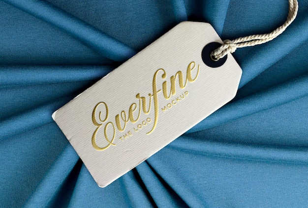 Hang tag etichetta lamina d'oro logo mockup