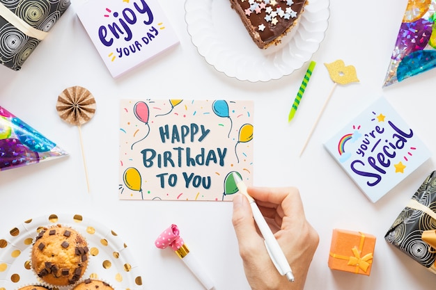 PSD concetto di buon compleanno mock-up