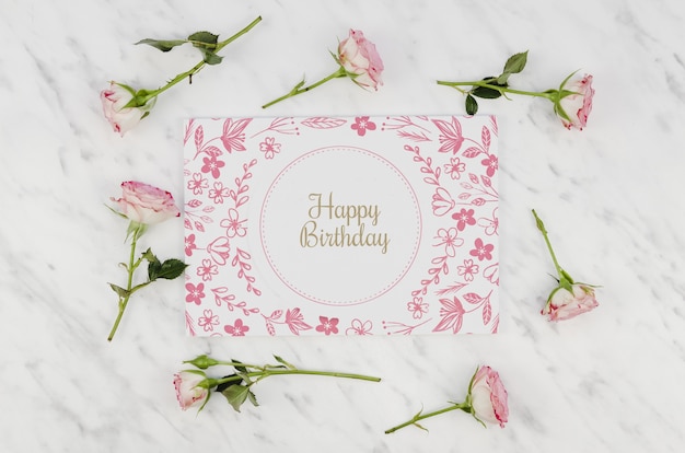 PSD mock-up e rose di buon compleanno