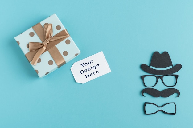 Felice festa del papà confezione regalo con carta e decorazioni copia spazio