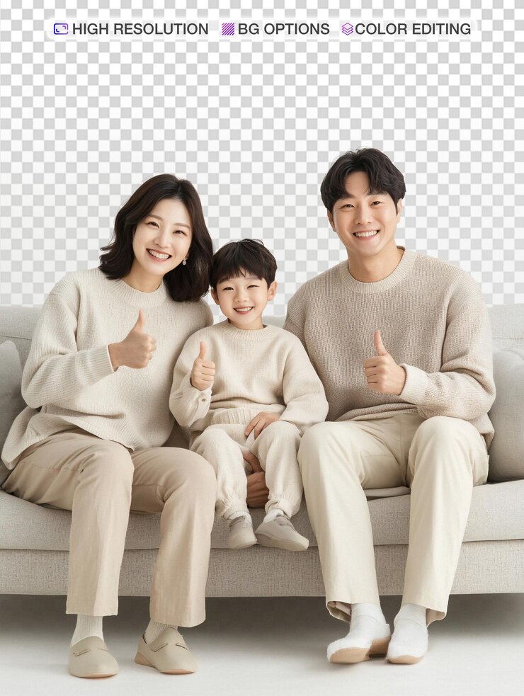 PSD 행복 한 한국 가족 이 소파 에 엄지손가락 을 올리고 있다