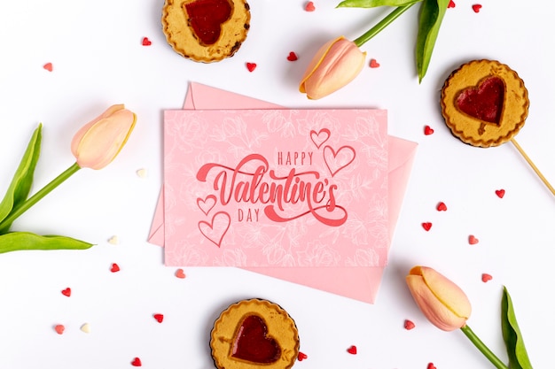 Happy Valentijnsdag belettering op roze kaart