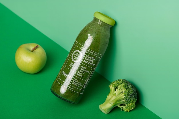 PSD 건강하고 영양가 있는 녹색 음료 목업