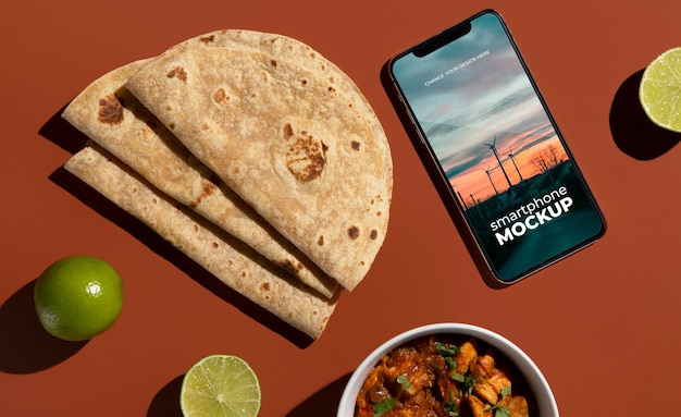 Heerlijk roti arrangement op tafel met mock-up smartphone