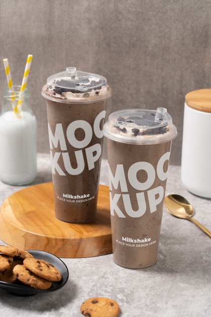 Heerlijke milkshakedrank in plastic beker