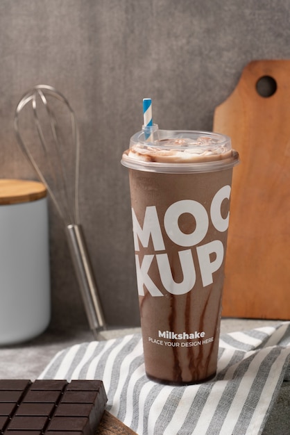 Heerlijke milkshakedrank in plastic beker