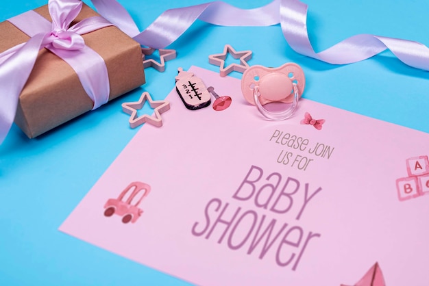PSD high angle of pink baby invitation with gift
