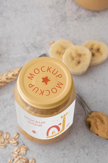 Hoge hoekpot met babyvoeding