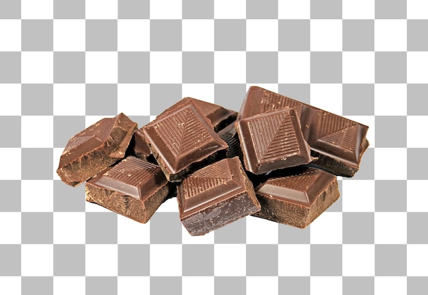 Hoop van donkere chocolade brokken geïsoleerd op transparante achtergrond